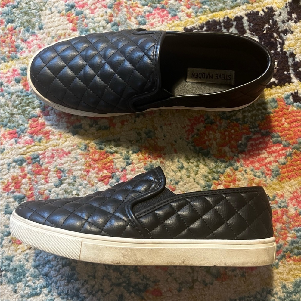 Steve Madden Black Quilted Loafers 9.5 M